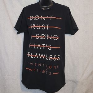 Men's TwentyOne Pilots graphic band shirt